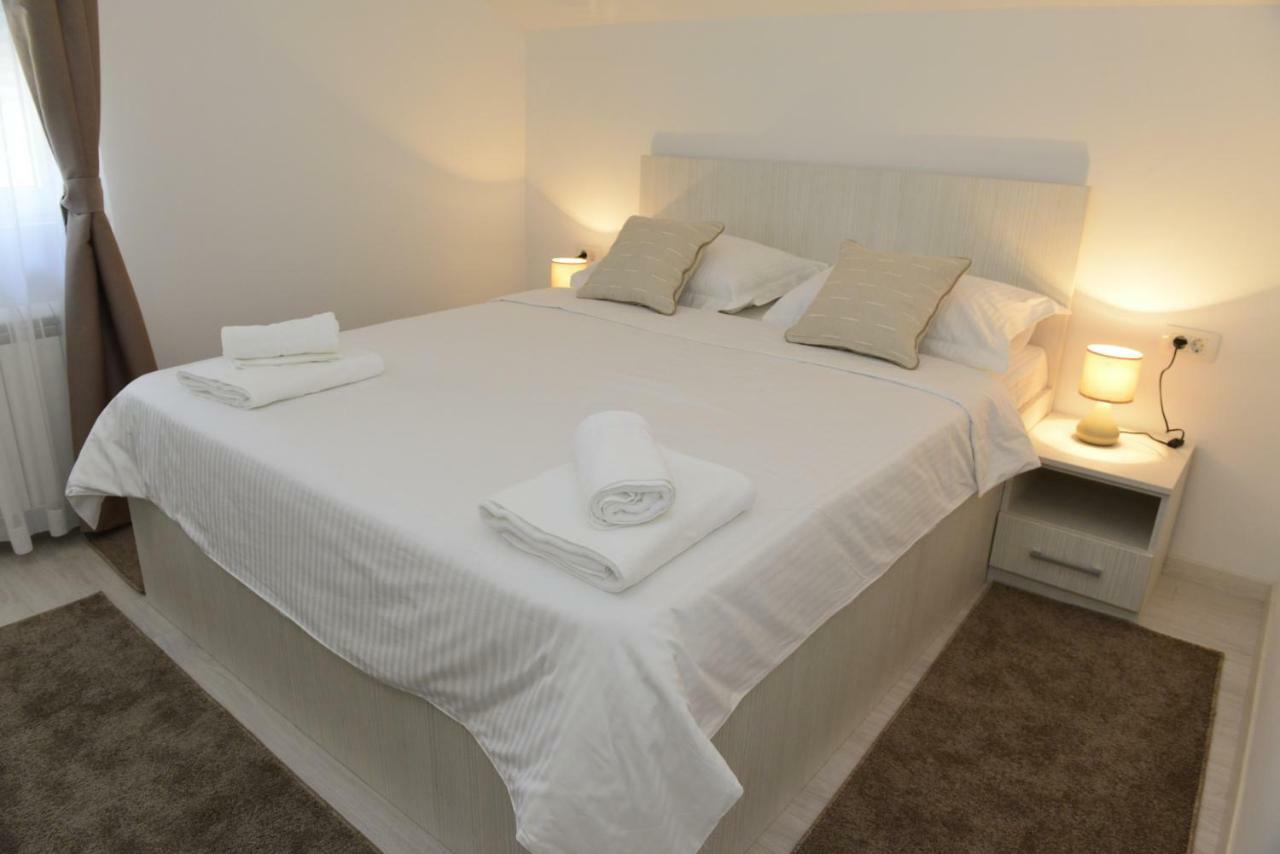 Apartmani Stefanija Тиват Экстерьер фото